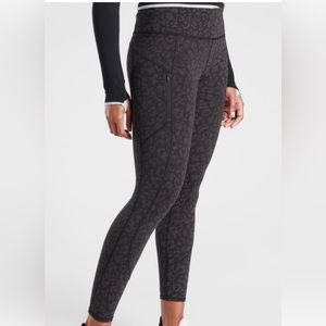 Athleta Rainier reflective tights size Medium in leopard print